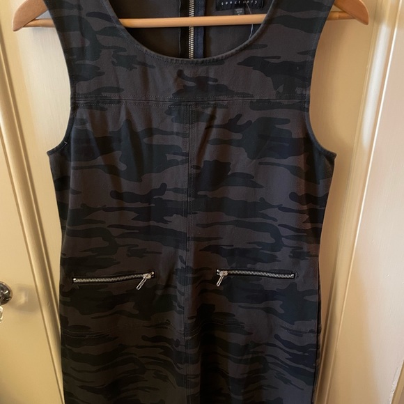 Sanctuary Camo Sleeveless Jumper with Zip Detail Size Large - Picture 7 of 10